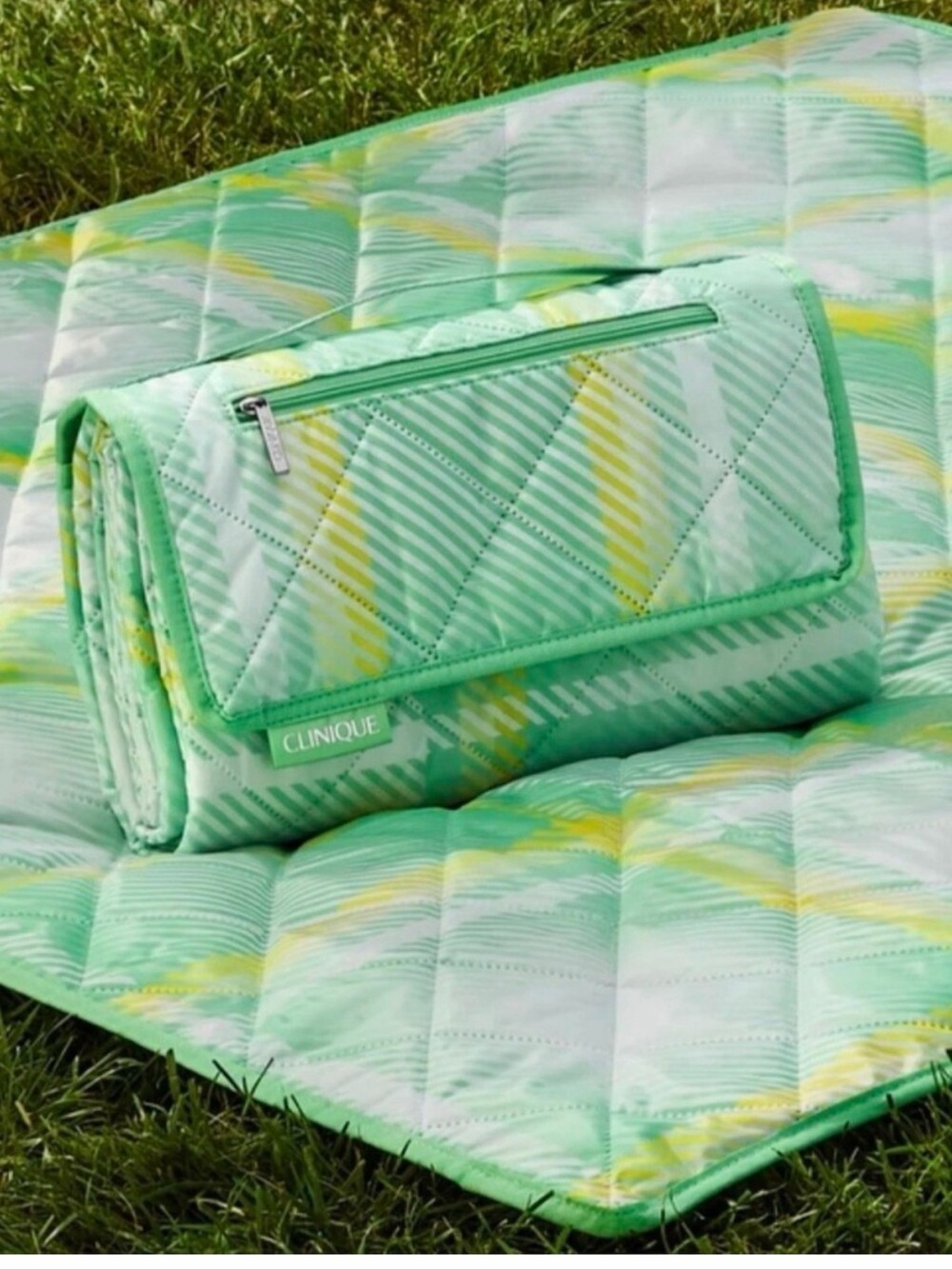 Clinique Picnic Blanket Mint Green Nwt Packable